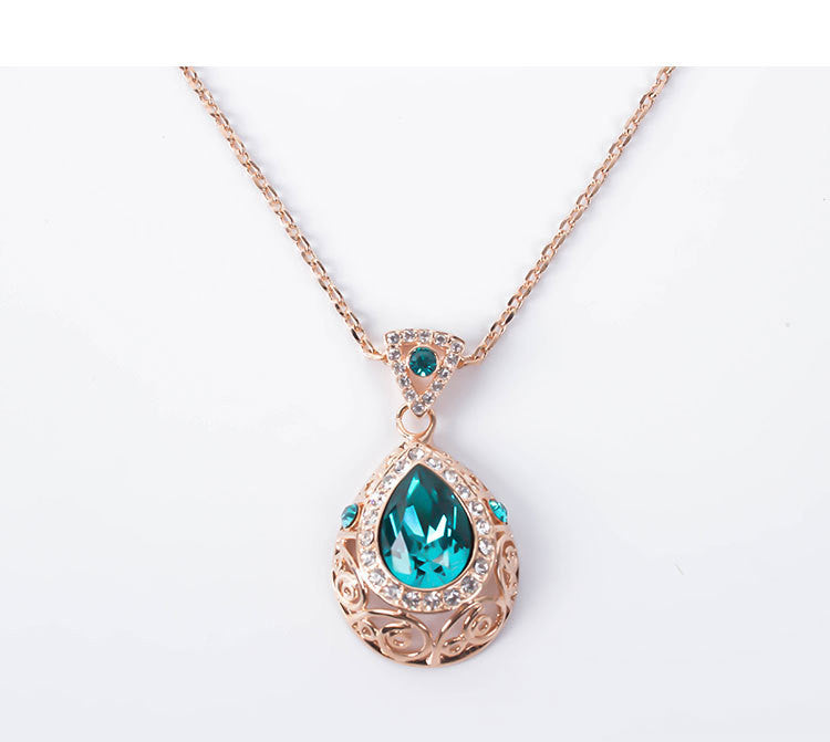 Conjunto de joyas con patrón hueco