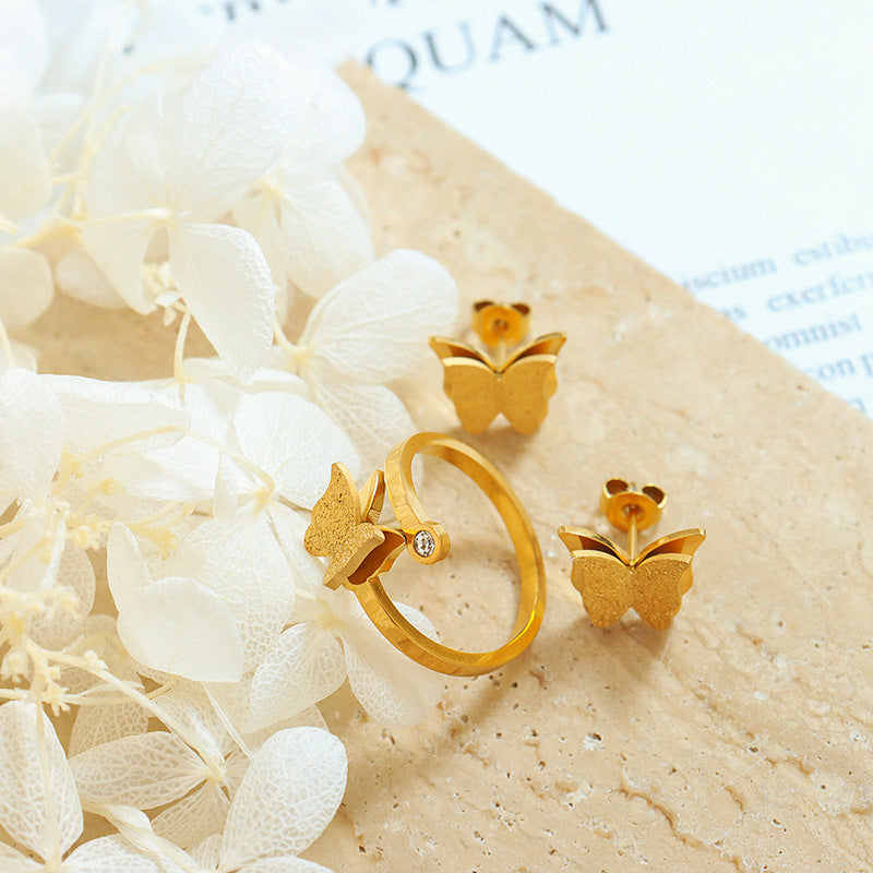 Collar, pendiente, anillo y adorno de acero de titanio con diseño de mariposa con textura esmerilada